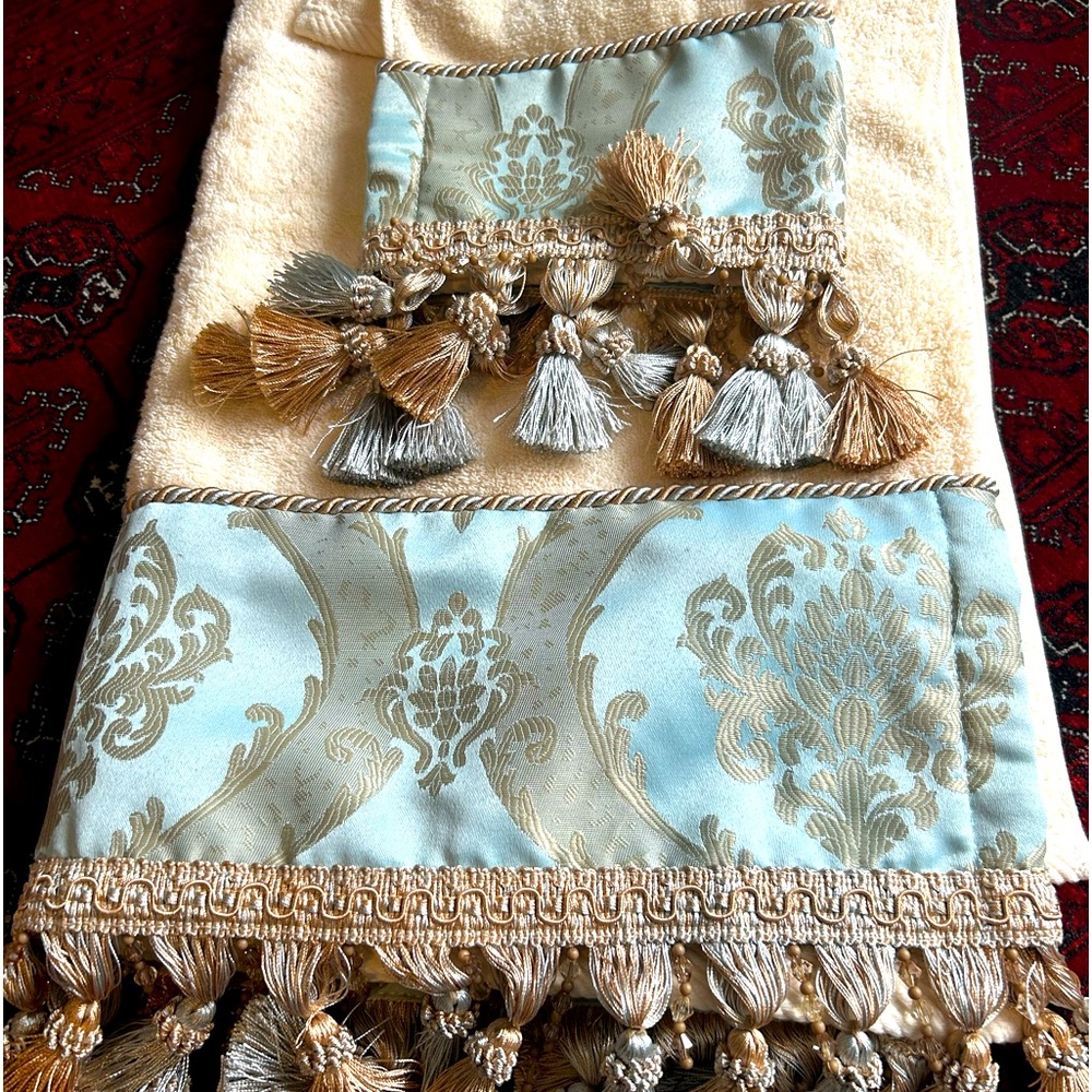 Luxurious Croscill Home Classics Decorat